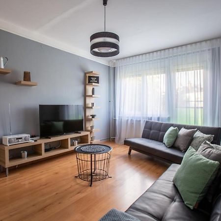 Center Home Apartman Oroshaza Luaran gambar