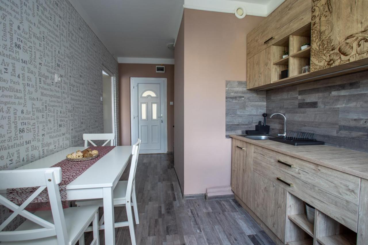 Center Home Apartman Oroshaza Luaran gambar